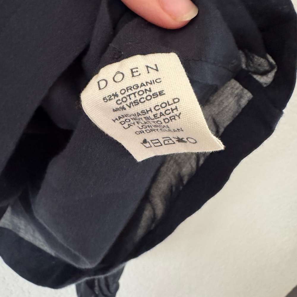 DOEN Jane Blouse in Navy - Picture 3 of 4